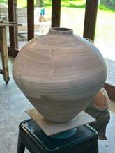 Load image into Gallery viewer, 4 DAY  INTENSIVE HAND BUILDING INTERMEDIATE COURSE SEPTEMBER'26
