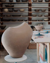 Load image into Gallery viewer, 4 WEEK HAND BUILDING INTERMEDIATE COURSE SEPTEMBER&#39;25
