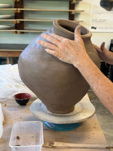 Load image into Gallery viewer, 4 WEEK HAND BUILDING INTERMEDIATE COURSE MARCH&#39;26
